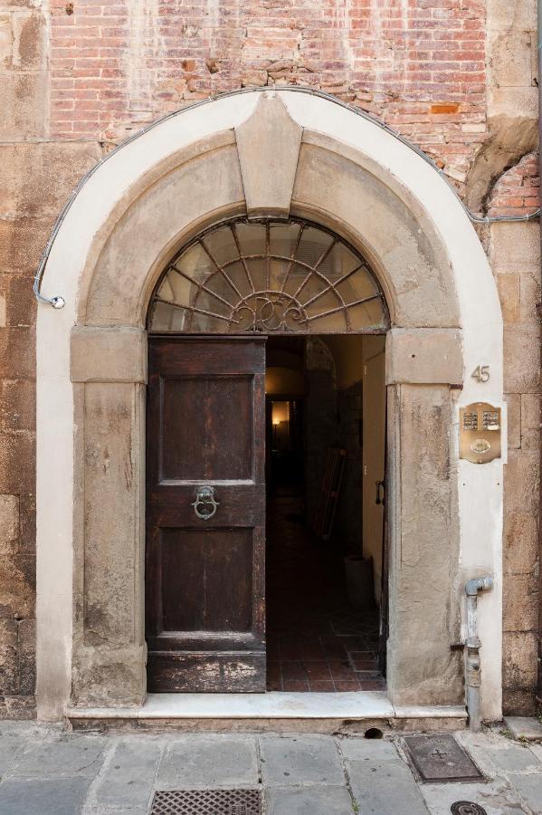 Hostly - Garden House Near The Tower - Historical House With Private Garden Apartment Pisa Bagian luar foto