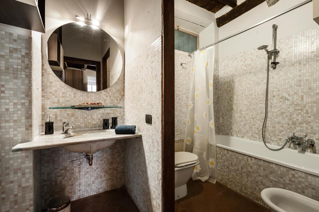 Hostly - Garden House Near The Tower - Historical House With Private Garden Apartment Pisa Bagian luar foto